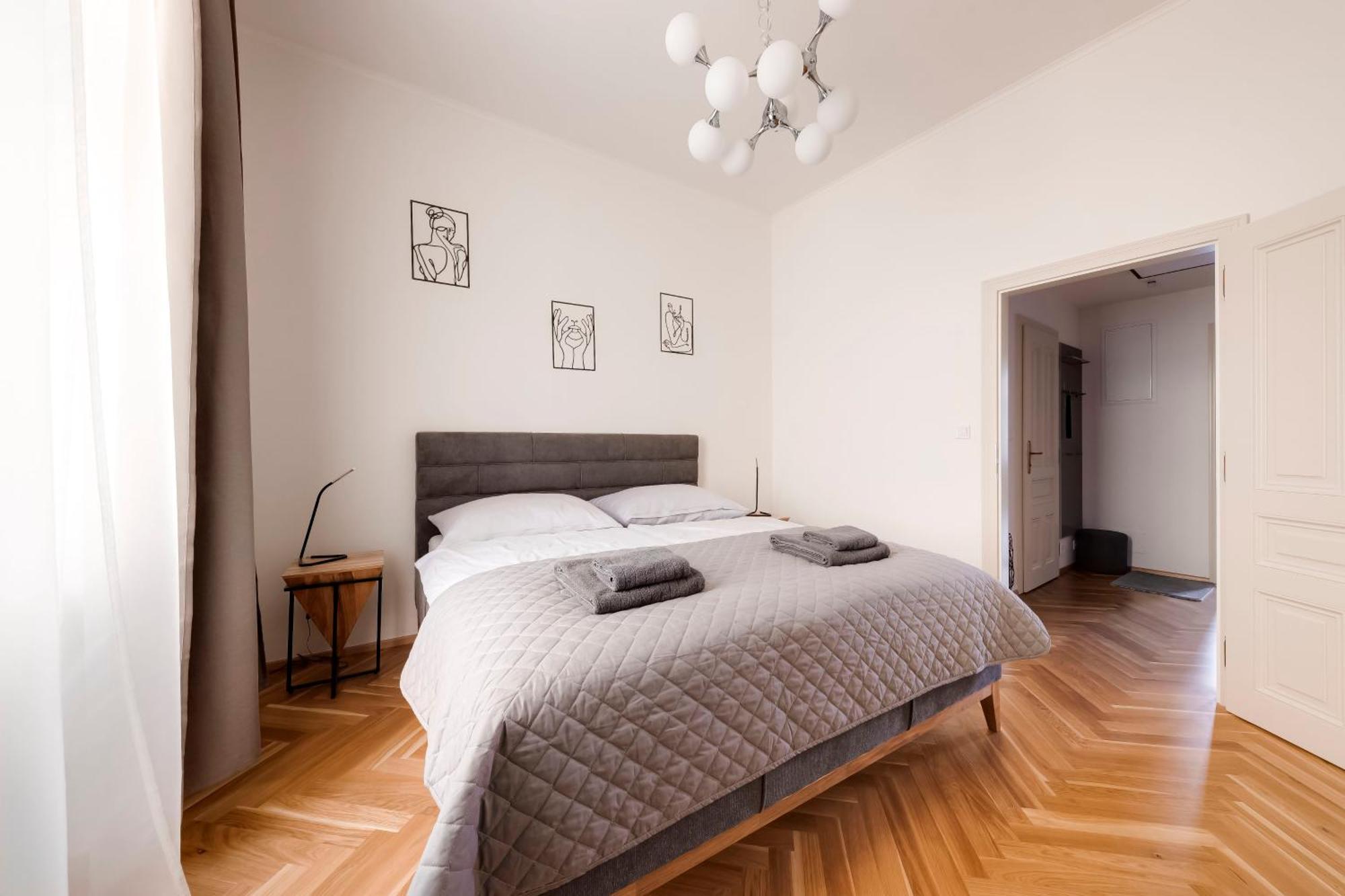 New Town Oases Apartment Praha Bagian luar foto