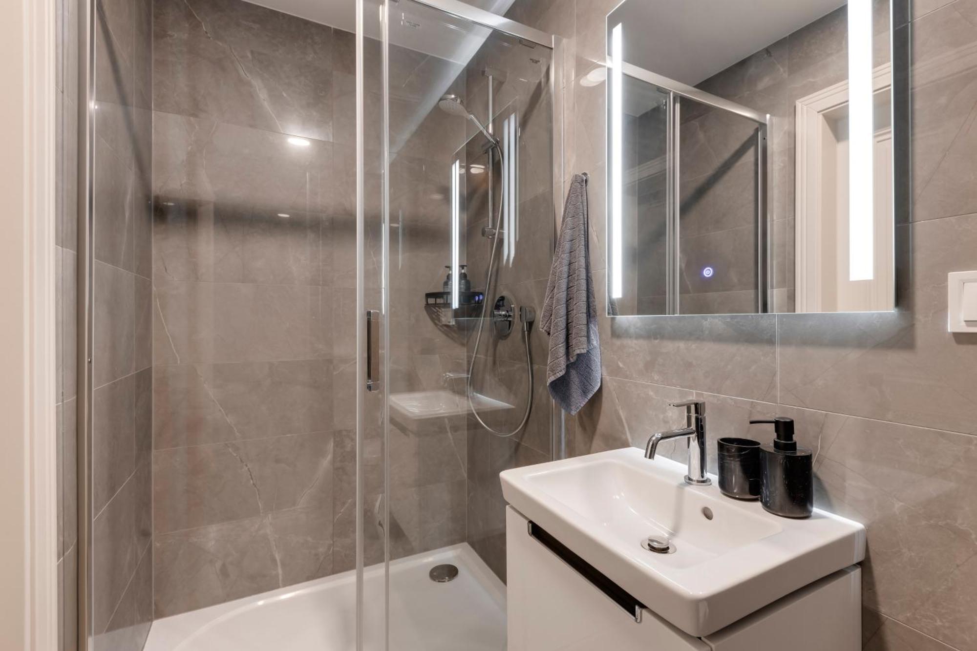 New Town Oases Apartment Praha Bagian luar foto