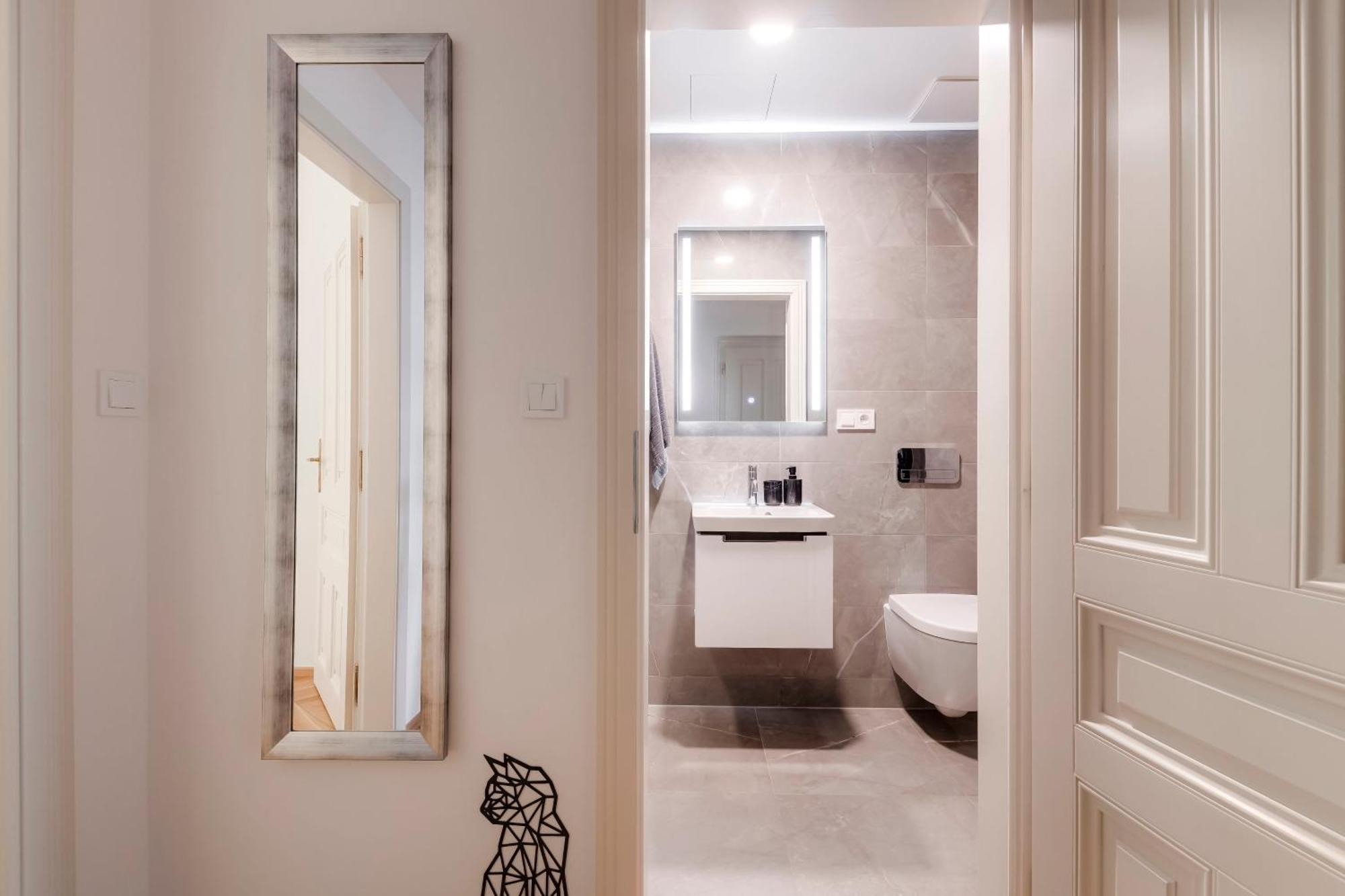 New Town Oases Apartment Praha Bagian luar foto