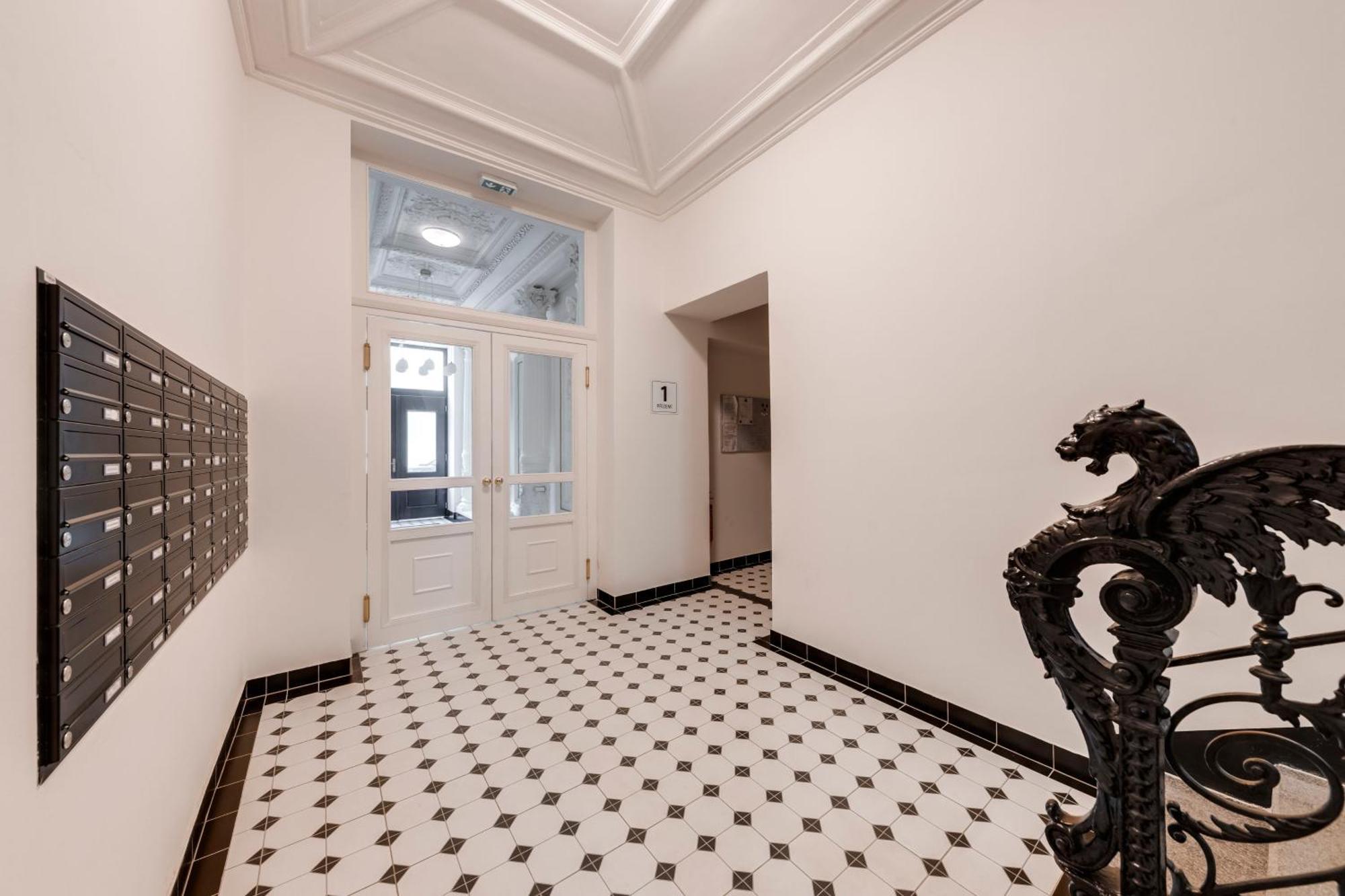 New Town Oases Apartment Praha Bagian luar foto