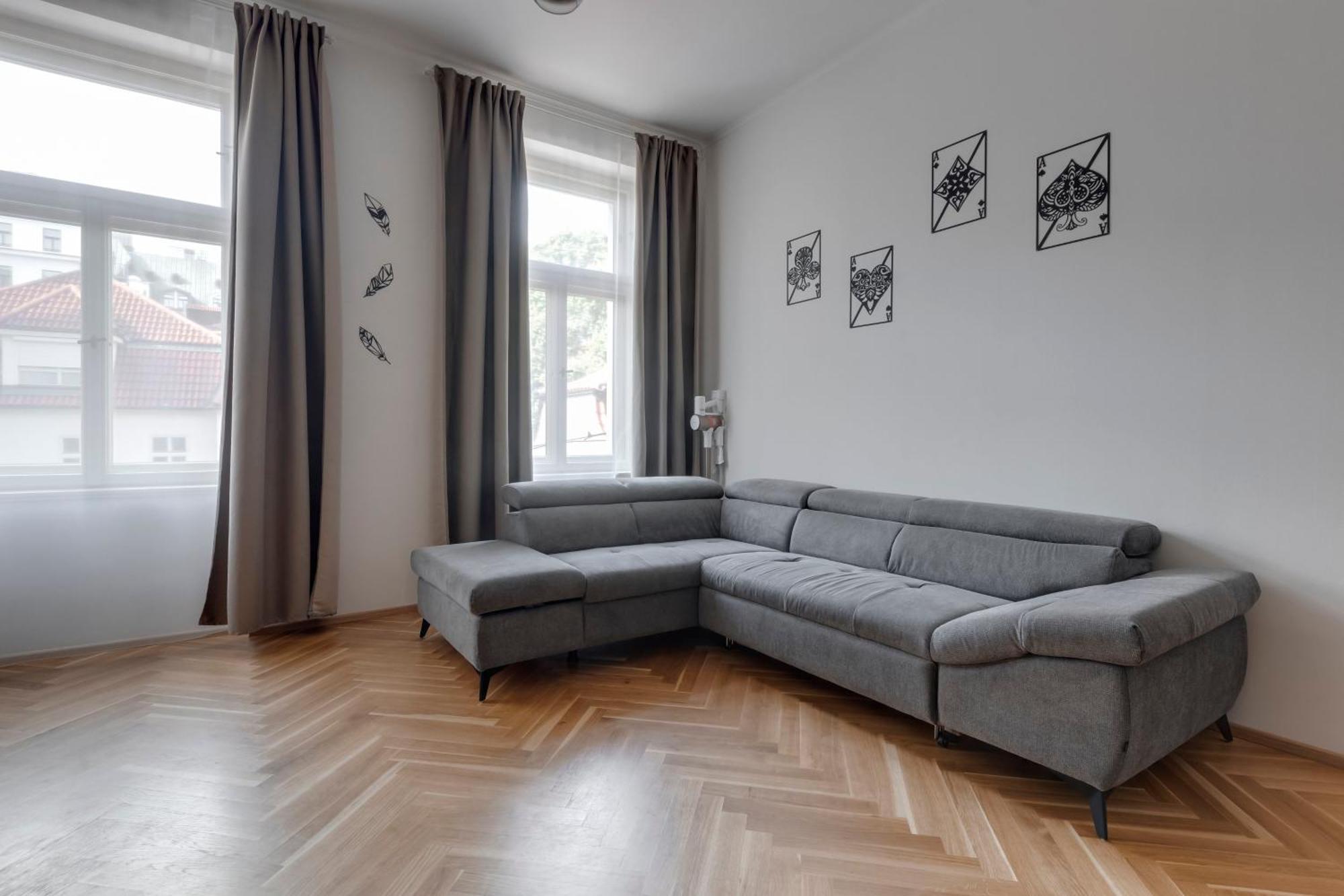 New Town Oases Apartment Praha Bagian luar foto