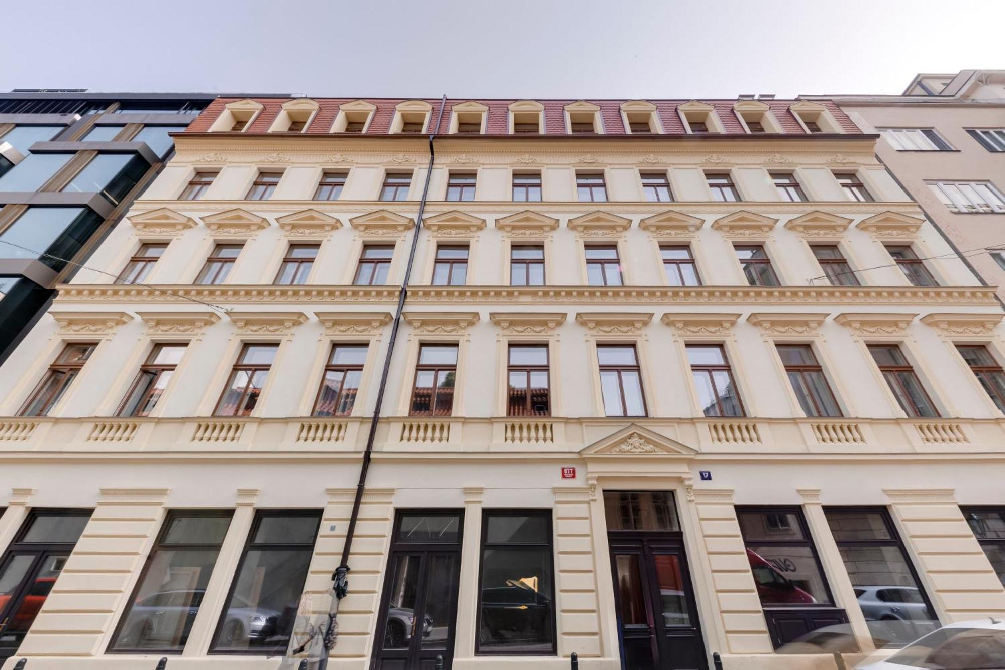New Town Oases Apartment Praha Bagian luar foto