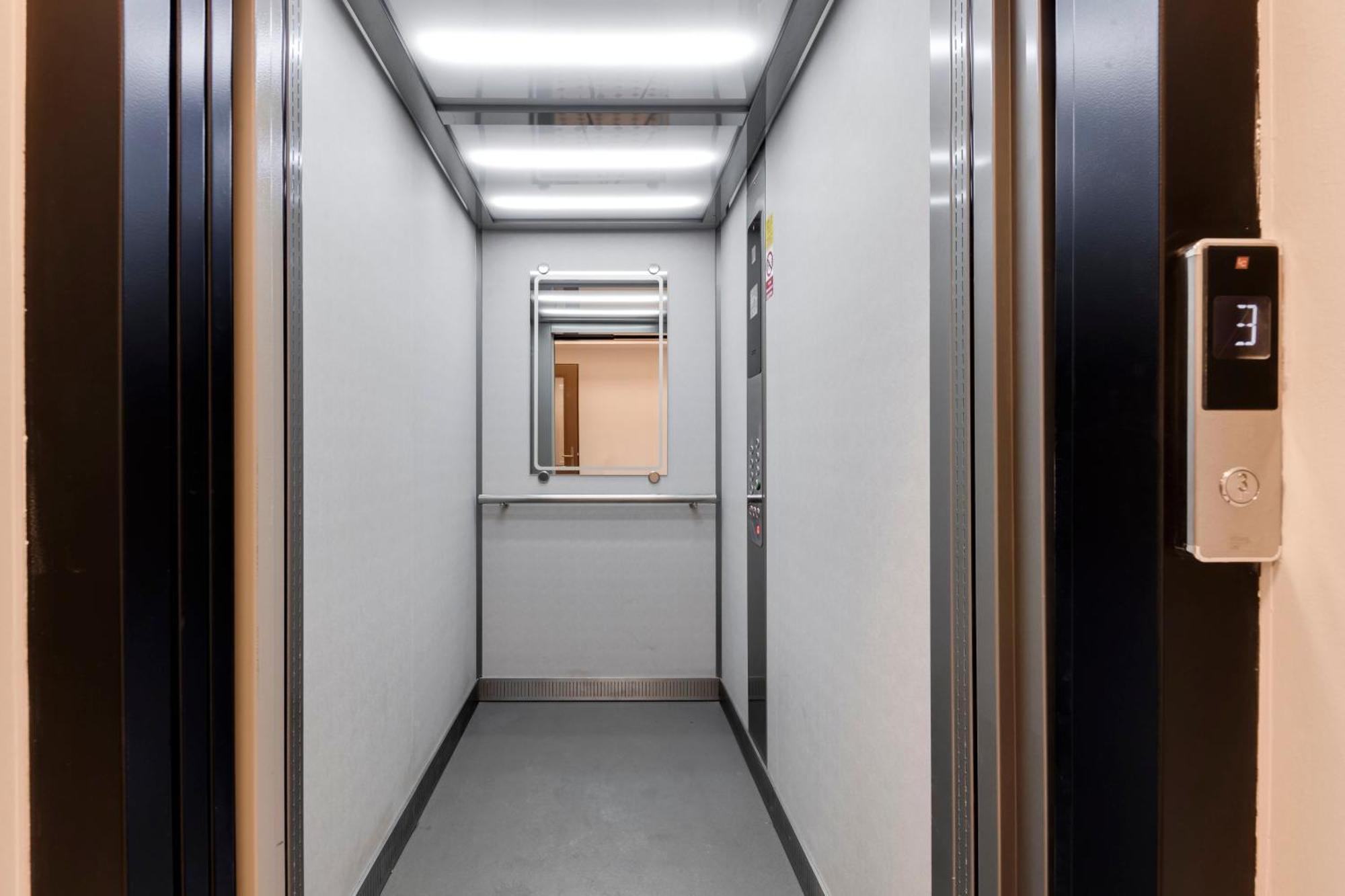 New Town Oases Apartment Praha Bagian luar foto