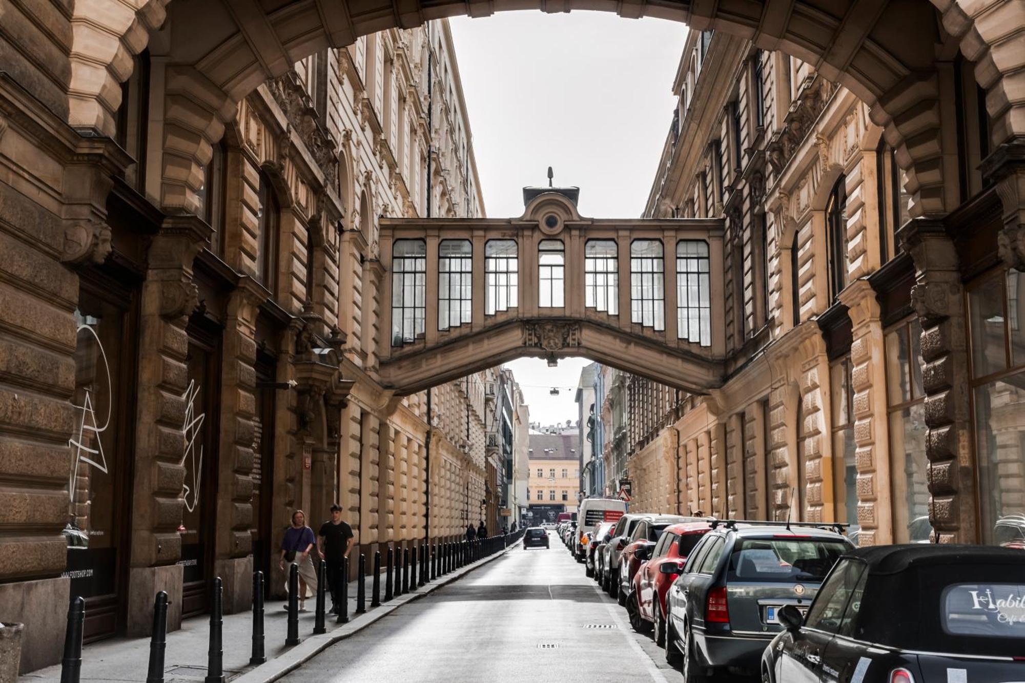 New Town Oases Apartment Praha Bagian luar foto